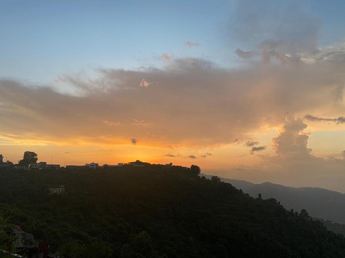 Wincliff Orchard Resort Mukteshwar Exteriör bild